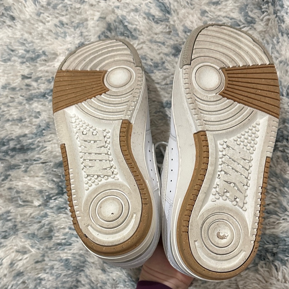 Nike White Low-Top Sneakers with Cream Swoosh - Picture 6 of 6